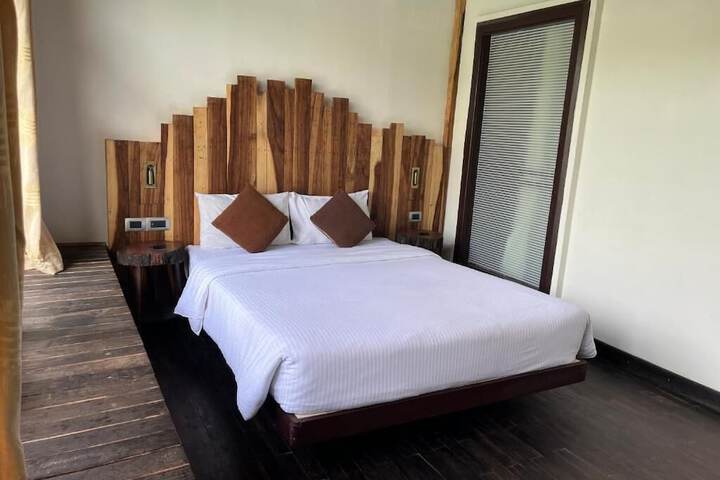 Room 6 of 24
