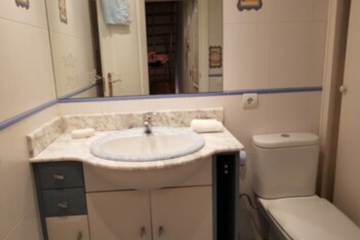 Room 3 of 28
