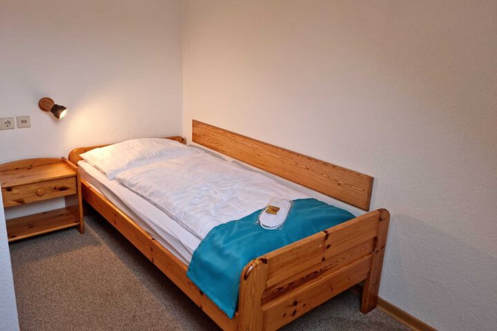 Room 12 of 50