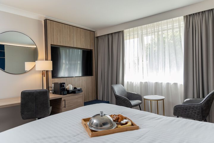 Room 3 of 40
