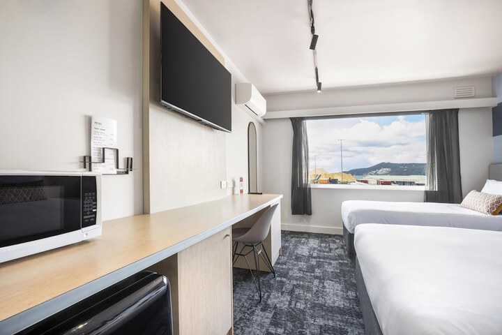 Room 10 of 74