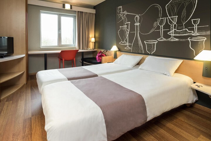 Room 10 of 38