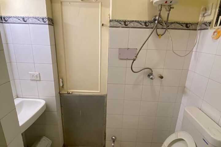 Room 32 of 47