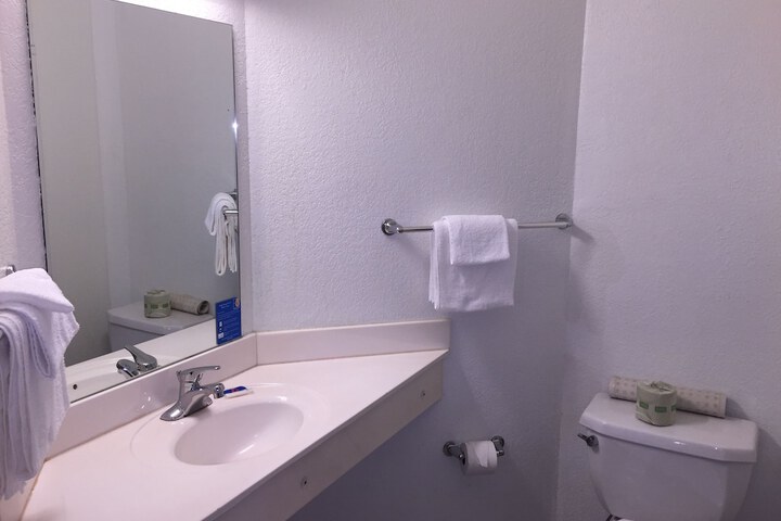 Room 3 of 34