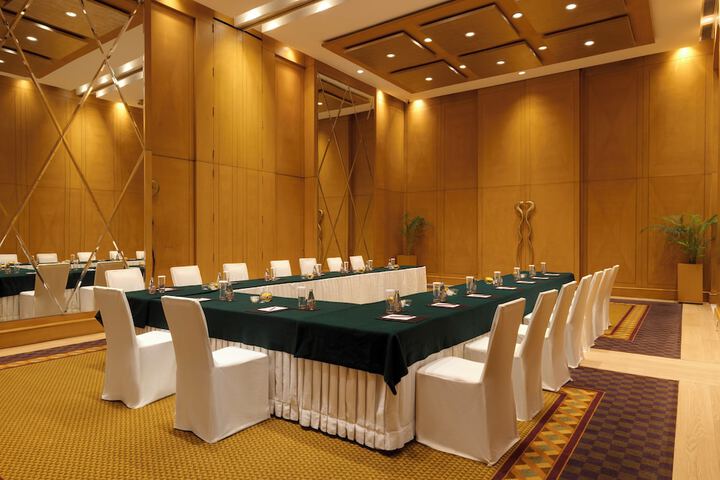 Ballroom/Hall 51 of 64