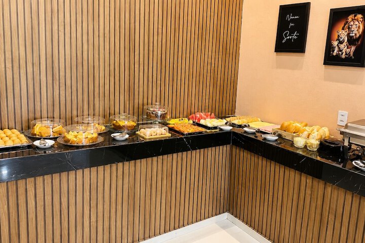 Dining 14 of 18