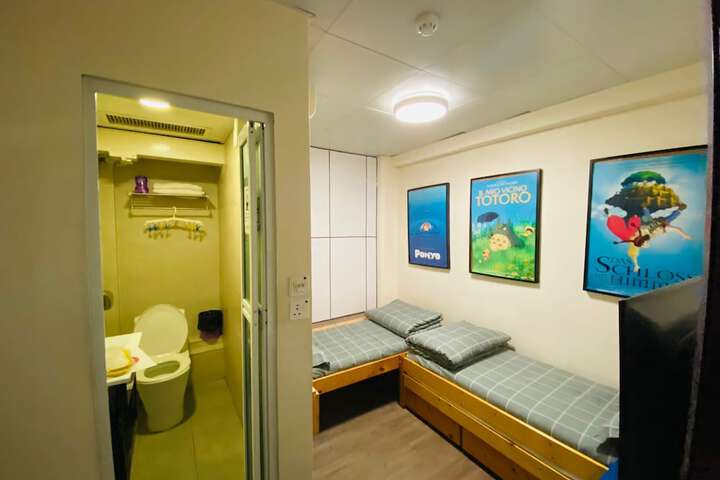 Room 18 of 31