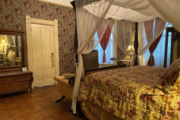 Room 8 of 48