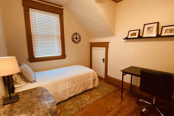 Room 6 of 38