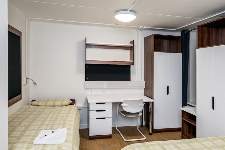 Room 29 of 83