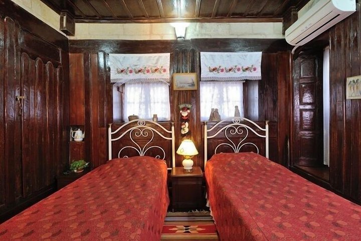 Room 6 of 43