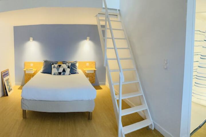 Room 27 of 141