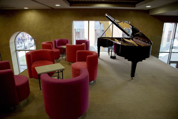 Entrance & Lobby