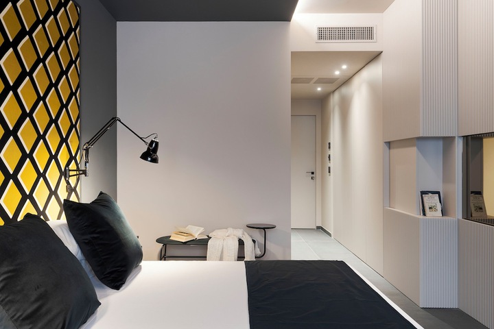 Room 76 of 112