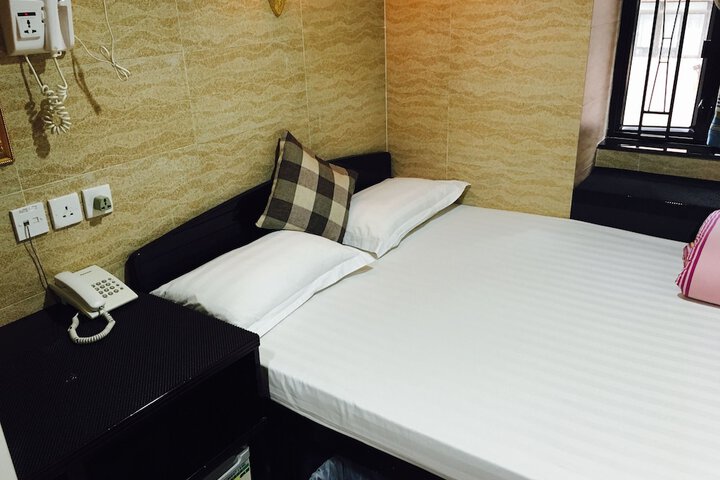 Room 6 of 142
