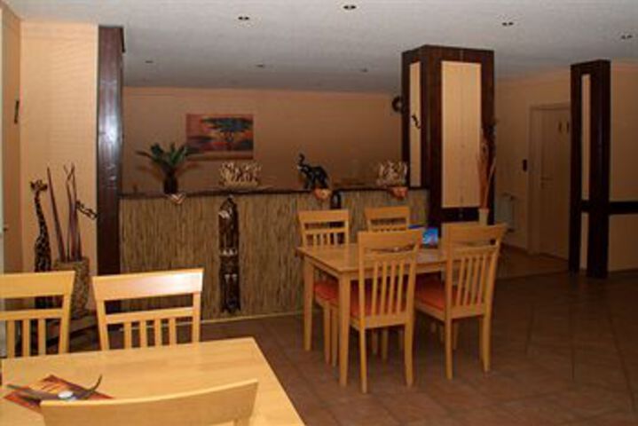 Lounge 19 of 26