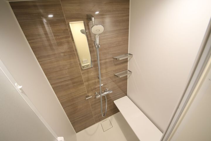 Room 13 of 28