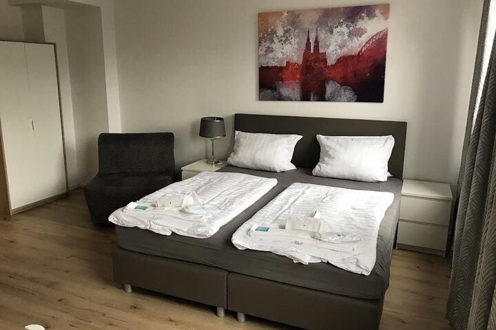 Room 12 of 30