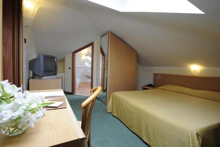 Room 7 of 19