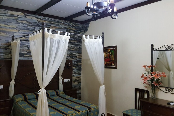 Room 17 of 36