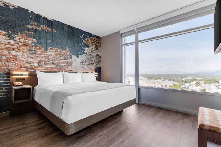Room 44 of 99