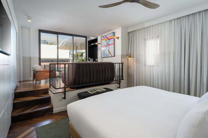 Room 30 of 53
