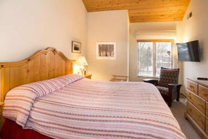 Room 4 of 12
