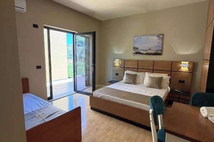 Room 5 of 20