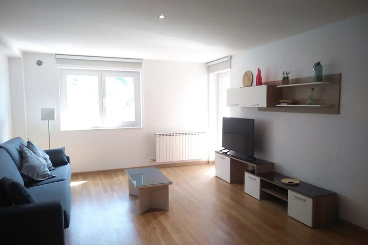 Room 2 of 10