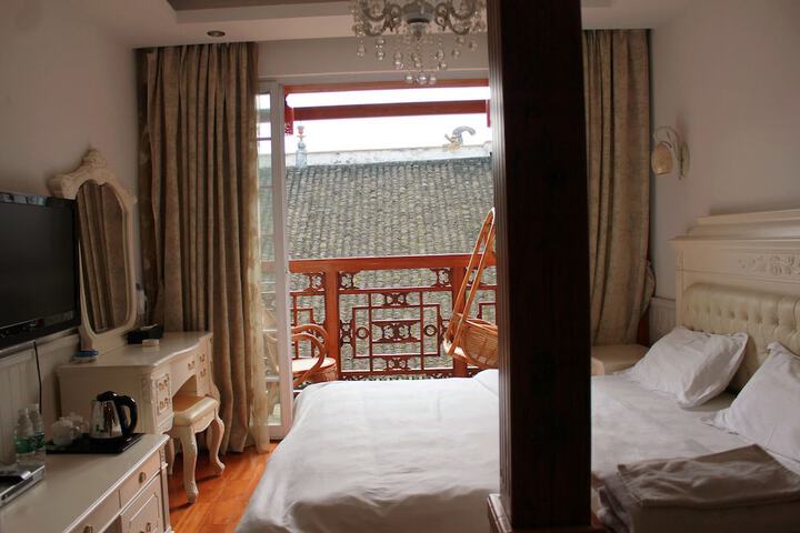 Room 4 of 26