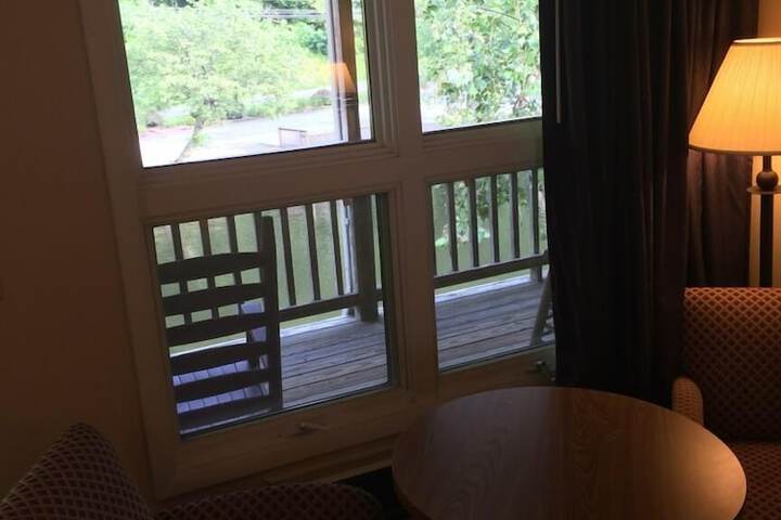 Room 9 of 37