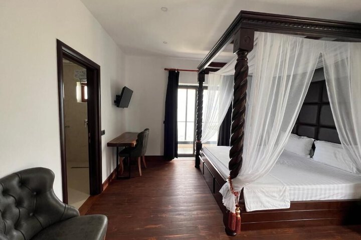 Room 3 of 32