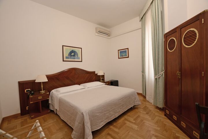 Room 11 of 46