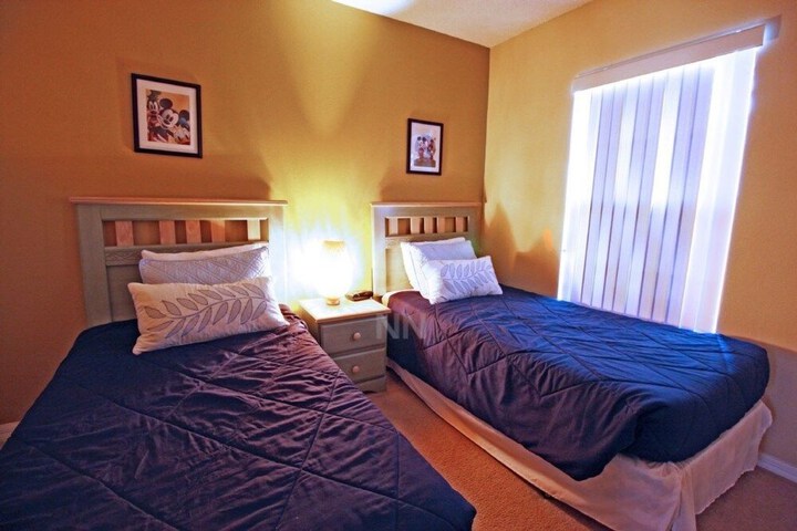 Room 6 of 25