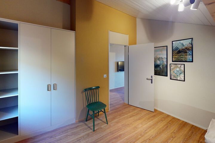 Room 5 of 37