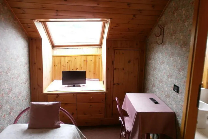 Room 2 of 11