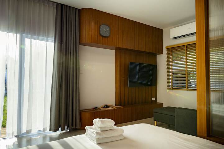 Room 11 of 103