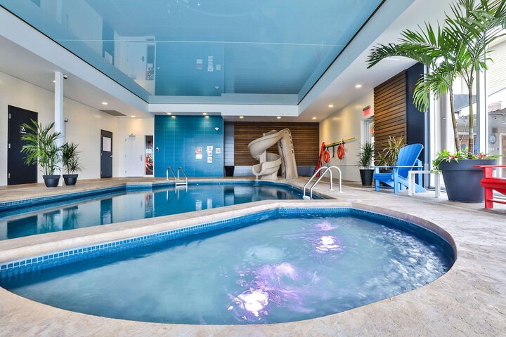 Hotel with Pool