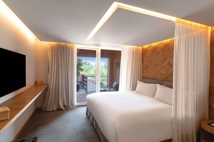 Room 54 of 377