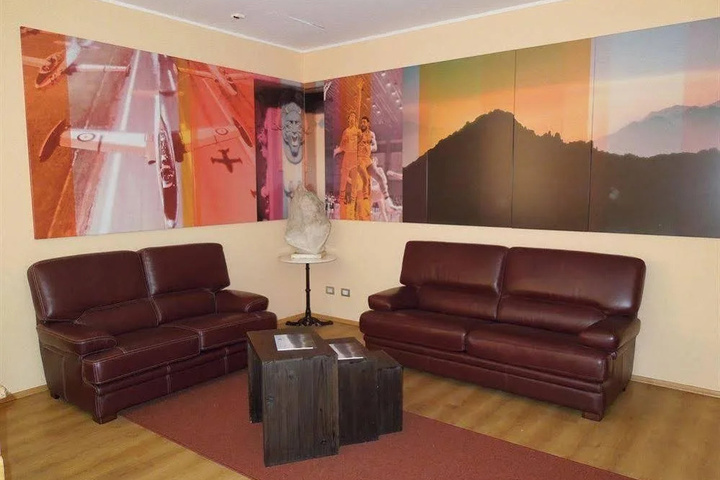Room 3 of 12