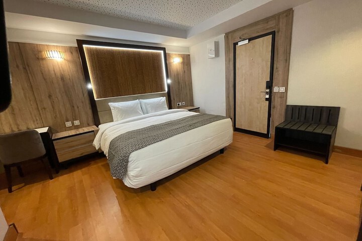 Room 4 of 35