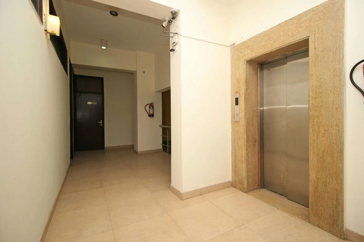 Room 9 of 12