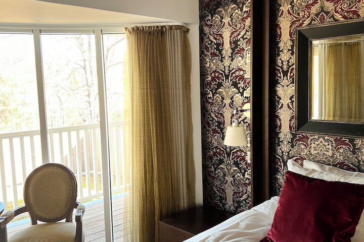 Room 2 of 18