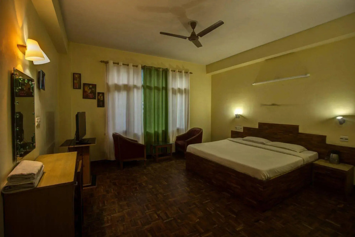 Room 5 of 15