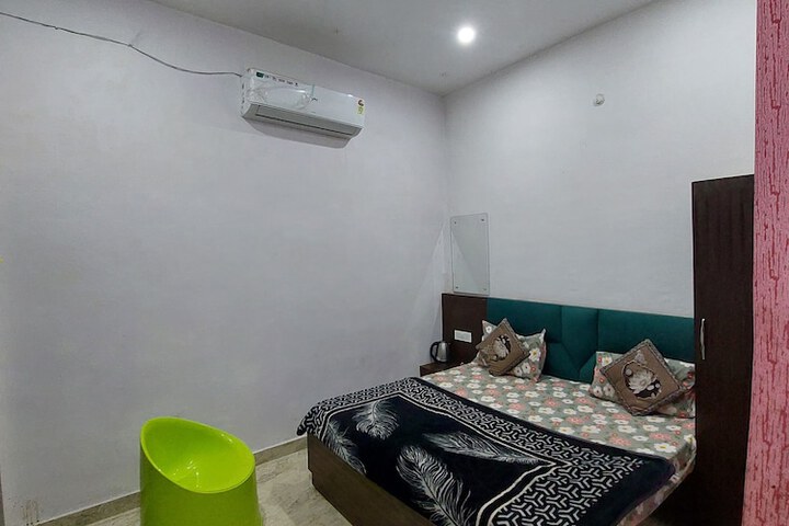 Room 8 of 25