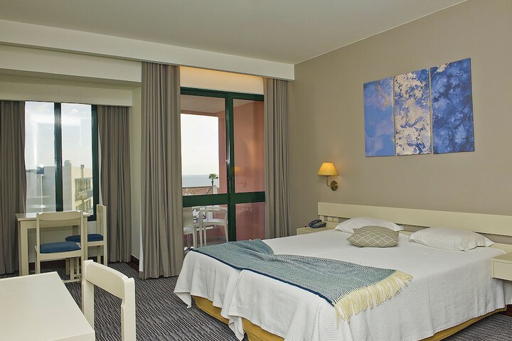 Room 16 of 34