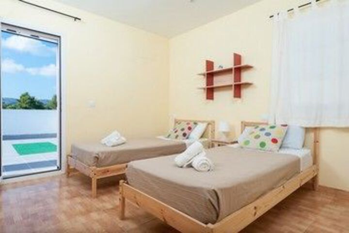 Room 9 of 15