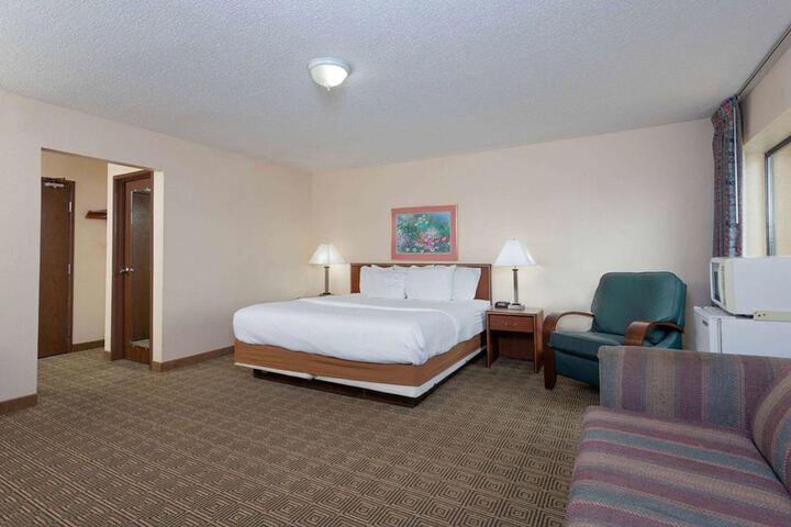 Standard | King Bed (6 of 9)