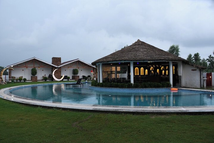 Pool 33 of 61