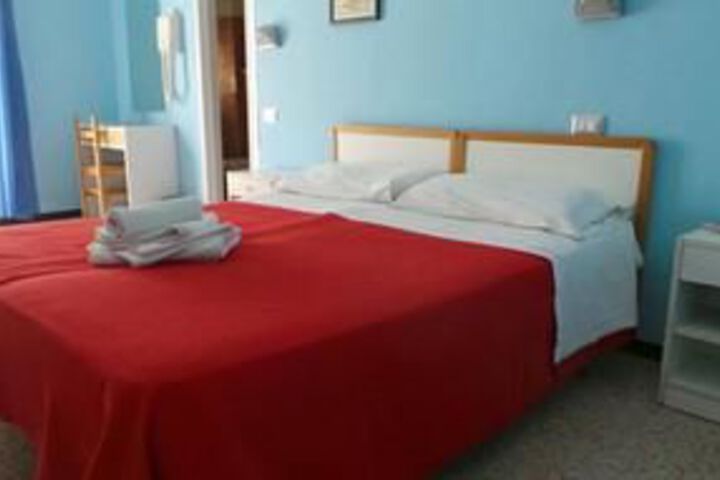 Room 10 of 33